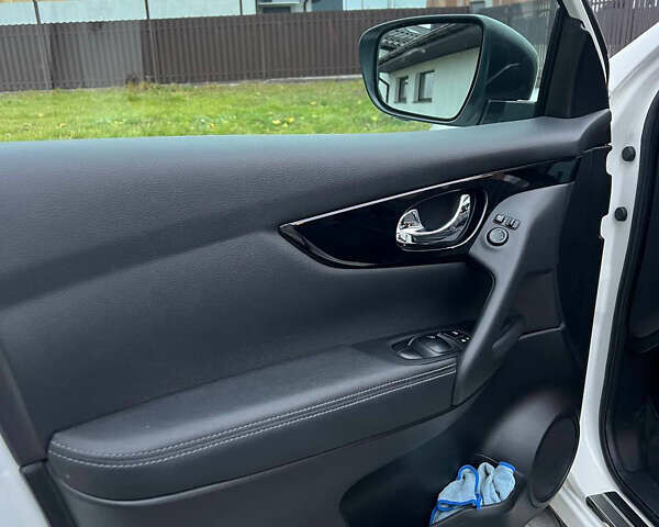 Білий Ніссан Кашкай, об'ємом двигуна 1.6 л та пробігом 136 тис. км за 17000 $, фото 11 на Automoto.ua