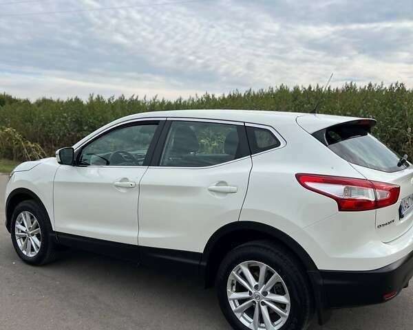 Белый Ниссан Кашкай, объемом двигателя 1.2 л и пробегом 93 тыс. км за 16000 $, фото 6 на Automoto.ua
