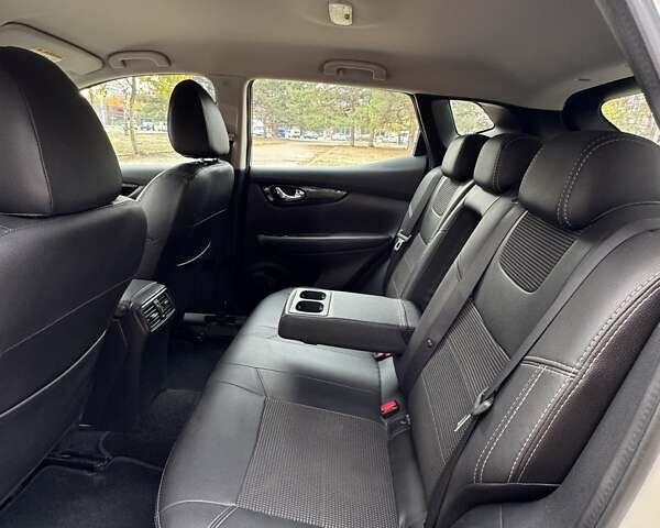 Білий Ніссан Кашкай, об'ємом двигуна 1.6 л та пробігом 158 тис. км за 16400 $, фото 7 на Automoto.ua