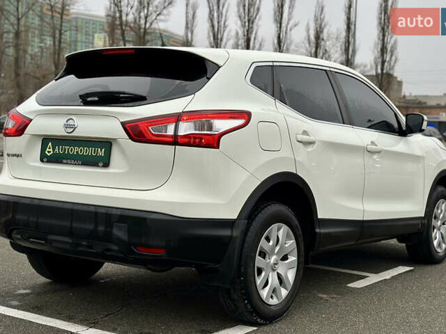Білий Ніссан Кашкай, об'ємом двигуна 1.2 л та пробігом 56 тис. км за 14777 $, фото 8 на Automoto.ua