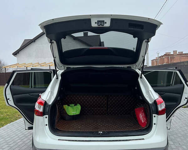 Білий Ніссан Кашкай, об'ємом двигуна 1.6 л та пробігом 136 тис. км за 17000 $, фото 6 на Automoto.ua