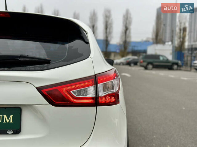 Білий Ніссан Кашкай, об'ємом двигуна 1.2 л та пробігом 56 тис. км за 14777 $, фото 12 на Automoto.ua