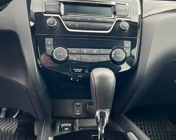 Белый Ниссан Кашкай, объемом двигателя 1.2 л и пробегом 93 тыс. км за 16000 $, фото 11 на Automoto.ua