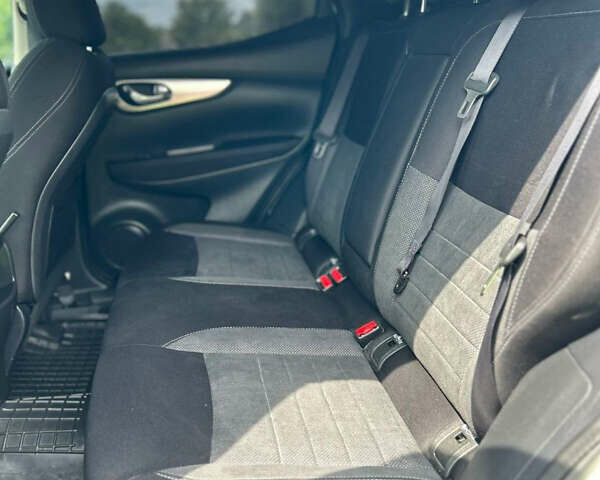 Белый Ниссан Кашкай, объемом двигателя 1.6 л и пробегом 123 тыс. км за 18200 $, фото 27 на Automoto.ua