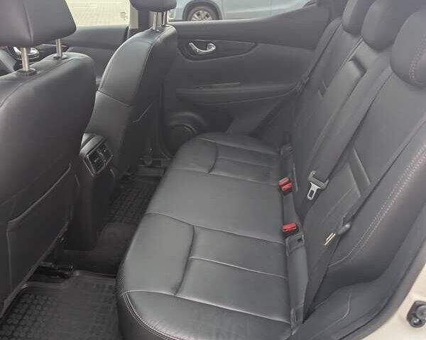 Белый Ниссан Кашкай, объемом двигателя 1.6 л и пробегом 132 тыс. км за 16500 $, фото 24 на Automoto.ua