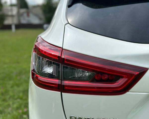 Белый Ниссан Кашкай, объемом двигателя 1.6 л и пробегом 123 тыс. км за 18200 $, фото 16 на Automoto.ua