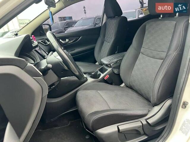 Білий Ніссан Кашкай, об'ємом двигуна 1.6 л та пробігом 216 тис. км за 16990 $, фото 17 на Automoto.ua