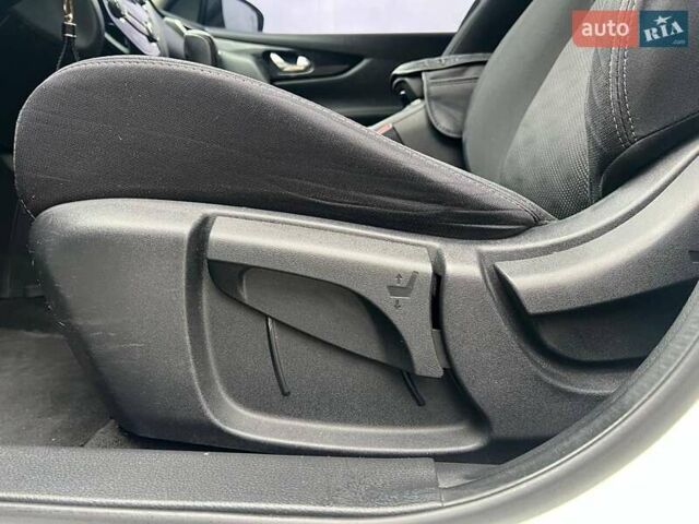 Білий Ніссан Кашкай, об'ємом двигуна 1.6 л та пробігом 216 тис. км за 16990 $, фото 19 на Automoto.ua