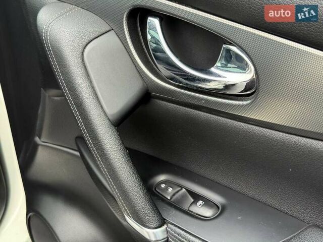 Білий Ніссан Кашкай, об'ємом двигуна 1.6 л та пробігом 114 тис. км за 20897 $, фото 43 на Automoto.ua