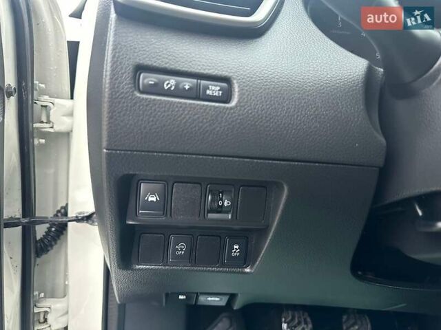 Белый Ниссан Кашкай, объемом двигателя 1.5 л и пробегом 275 тыс. км за 16700 $, фото 10 на Automoto.ua