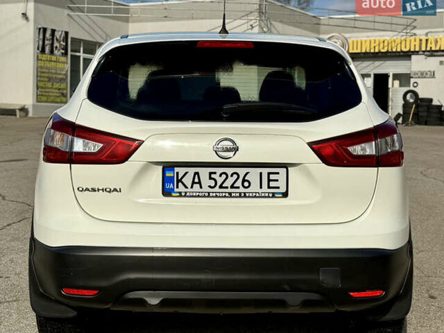 Белый Ниссан Кашкай, объемом двигателя 1.2 л и пробегом 150 тыс. км за 11700 $, фото 7 на Automoto.ua