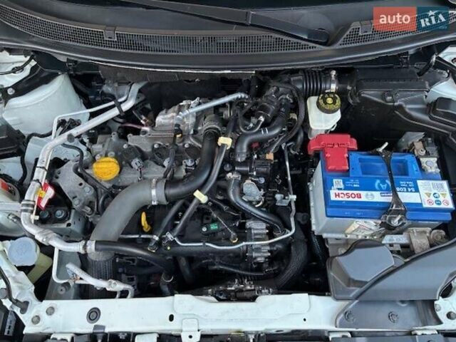 Белый Ниссан Кашкай, объемом двигателя 1.2 л и пробегом 102 тыс. км за 13500 $, фото 13 на Automoto.ua