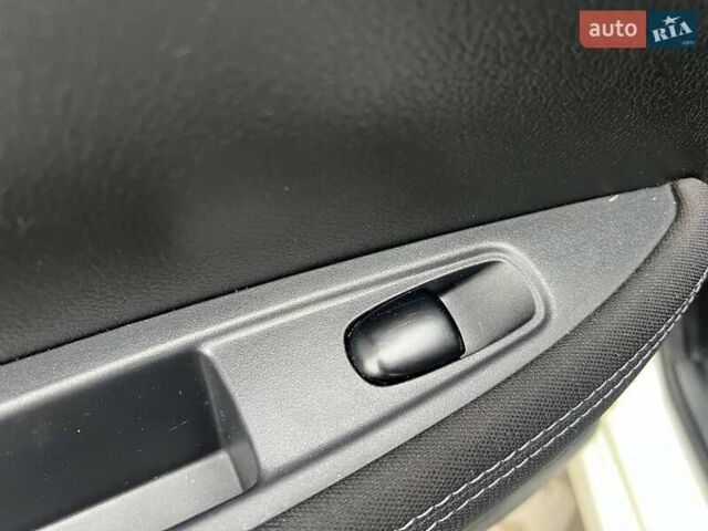 Білий Ніссан Кашкай, об'ємом двигуна 1.6 л та пробігом 216 тис. км за 16990 $, фото 34 на Automoto.ua