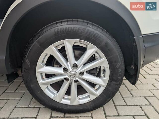 Белый Ниссан Кашкай, объемом двигателя 1.6 л и пробегом 132 тыс. км за 16500 $, фото 27 на Automoto.ua