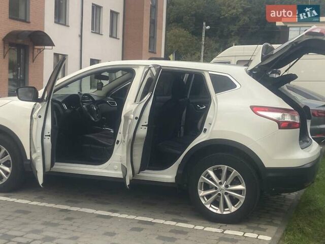 Білий Ніссан Кашкай, об'ємом двигуна 1.6 л та пробігом 210 тис. км за 17000 $, фото 4 на Automoto.ua