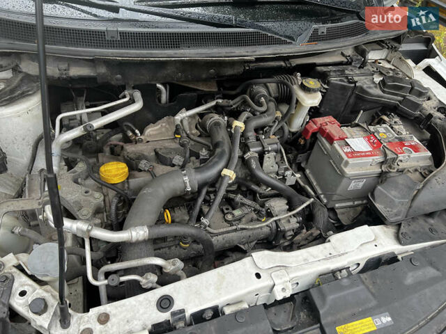 Білий Ніссан Кашкай, об'ємом двигуна 1.2 л та пробігом 175 тис. км за 14000 $, фото 7 на Automoto.ua
