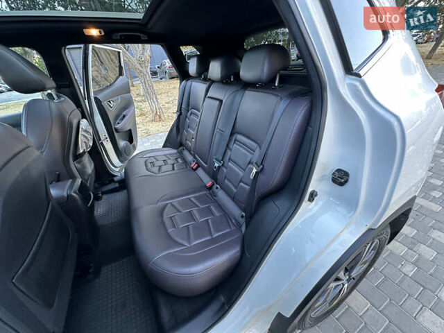 Белый Ниссан Кашкай, объемом двигателя 1.6 л и пробегом 95 тыс. км за 21900 $, фото 33 на Automoto.ua