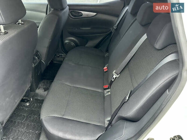 Білий Ніссан Кашкай, об'ємом двигуна 1.2 л та пробігом 56 тис. км за 14777 $, фото 27 на Automoto.ua