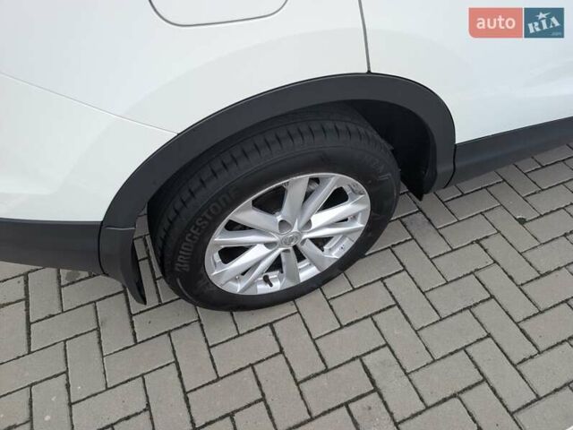 Белый Ниссан Кашкай, объемом двигателя 1.6 л и пробегом 132 тыс. км за 16500 $, фото 28 на Automoto.ua