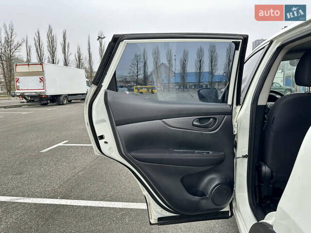 Білий Ніссан Кашкай, об'ємом двигуна 1.2 л та пробігом 56 тис. км за 14777 $, фото 26 на Automoto.ua