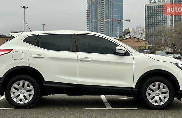 Білий Ніссан Кашкай, об'ємом двигуна 1.2 л та пробігом 56 тис. км за 14777 $, фото 4 на Automoto.ua