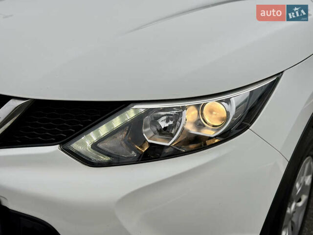 Білий Ніссан Кашкай, об'ємом двигуна 1.2 л та пробігом 56 тис. км за 14777 $, фото 14 на Automoto.ua