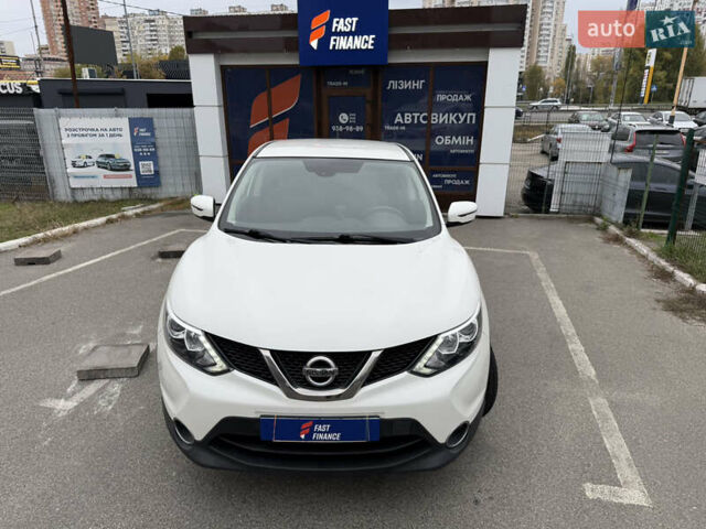 Белый Ниссан Кашкай, объемом двигателя 1.2 л и пробегом 48 тыс. км за 17700 $, фото 4 на Automoto.ua