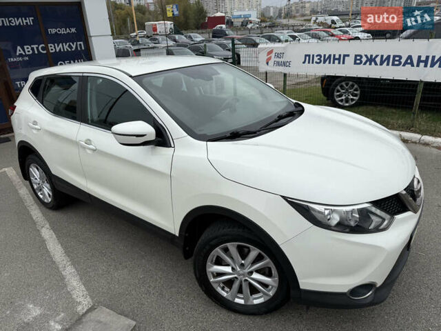 Белый Ниссан Кашкай, объемом двигателя 1.2 л и пробегом 48 тыс. км за 17700 $, фото 2 на Automoto.ua