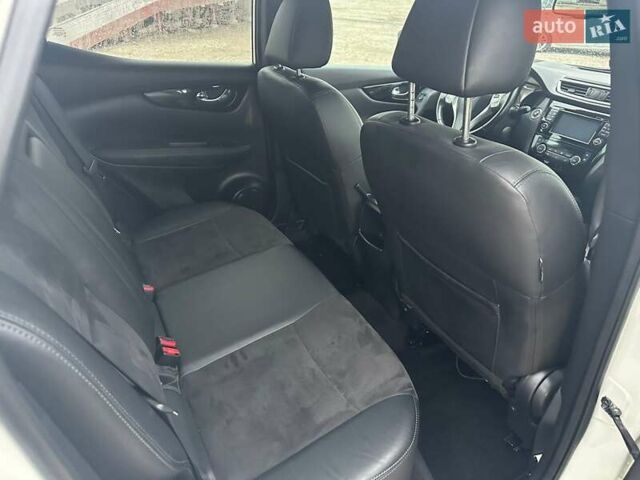 Белый Ниссан Кашкай, объемом двигателя 1.5 л и пробегом 275 тыс. км за 16700 $, фото 20 на Automoto.ua