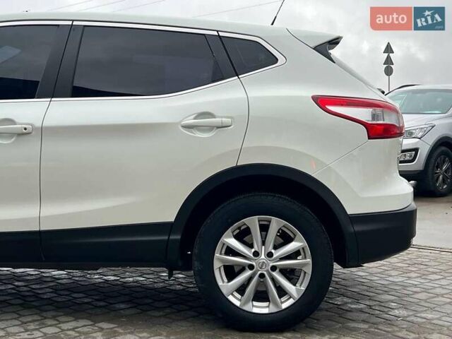 Білий Ніссан Кашкай, об'ємом двигуна 1.6 л та пробігом 216 тис. км за 16990 $, фото 5 на Automoto.ua