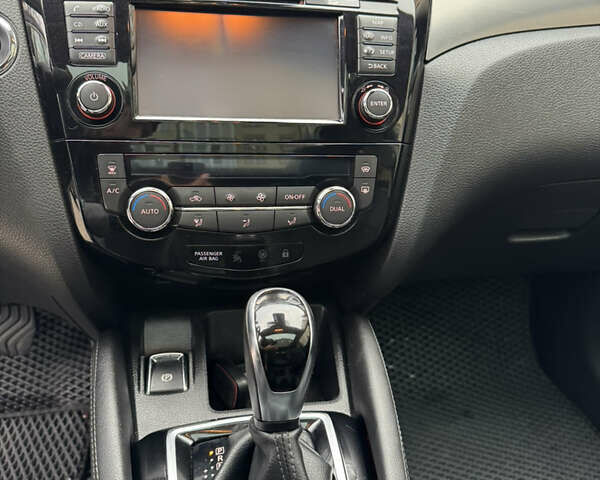 Белый Ниссан Кашкай, объемом двигателя 1.6 л и пробегом 147 тыс. км за 18900 $, фото 7 на Automoto.ua