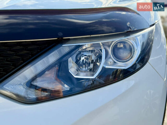 Белый Ниссан Кашкай, объемом двигателя 1.2 л и пробегом 150 тыс. км за 11700 $, фото 26 на Automoto.ua