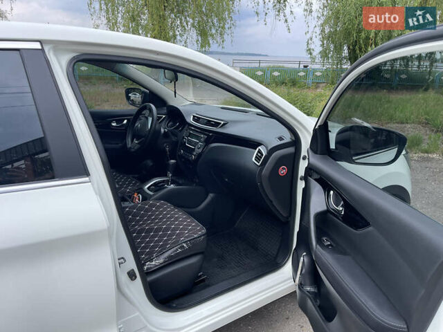 Белый Ниссан Кашкай, объемом двигателя 1.2 л и пробегом 150 тыс. км за 11999 $, фото 4 на Automoto.ua