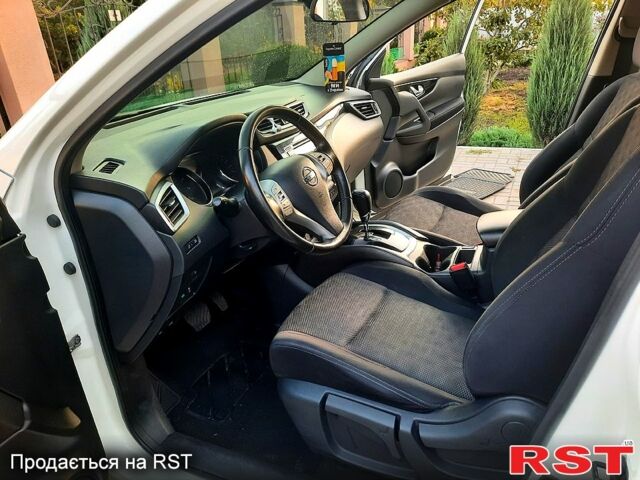 Белый Ниссан Кашкай, объемом двигателя 1.2 л и пробегом 171 тыс. км за 15000 $, фото 5 на Automoto.ua