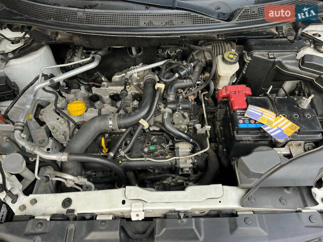 Білий Ніссан Кашкай, об'ємом двигуна 1.2 л та пробігом 71 тис. км за 14700 $, фото 24 на Automoto.ua