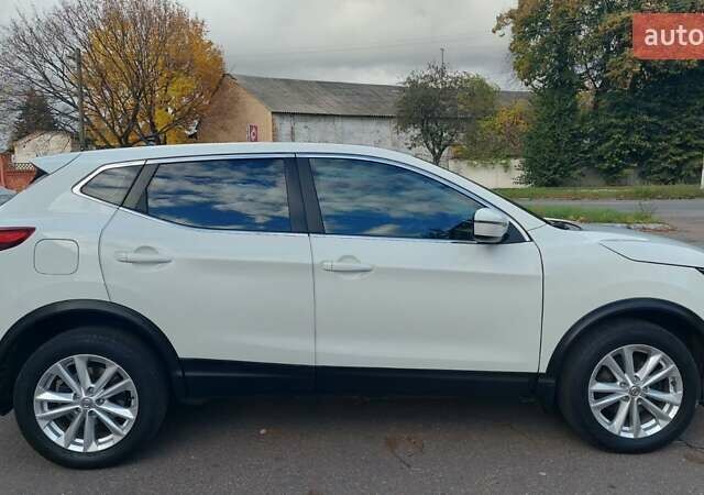 Белый Ниссан Кашкай, объемом двигателя 2 л и пробегом 53 тыс. км за 15250 $, фото 9 на Automoto.ua