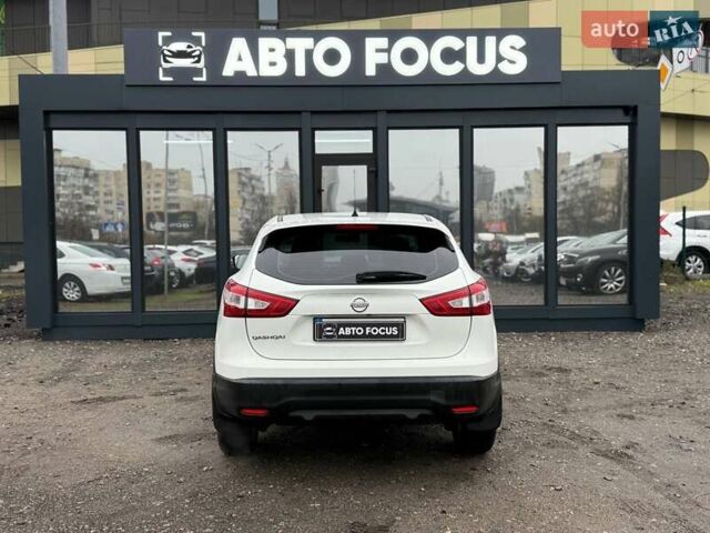Белый Ниссан Кашкай, объемом двигателя 1.2 л и пробегом 158 тыс. км за 14990 $, фото 4 на Automoto.ua