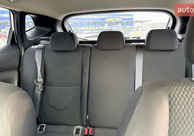 Білий Ніссан Кашкай, об'ємом двигуна 1.2 л та пробігом 56 тис. км за 16700 $, фото 5 на Automoto.ua