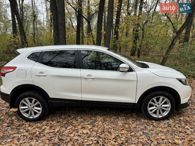 Білий Ніссан Кашкай, об'ємом двигуна 1.6 л та пробігом 137 тис. км за 14900 $, фото 6 на Automoto.ua