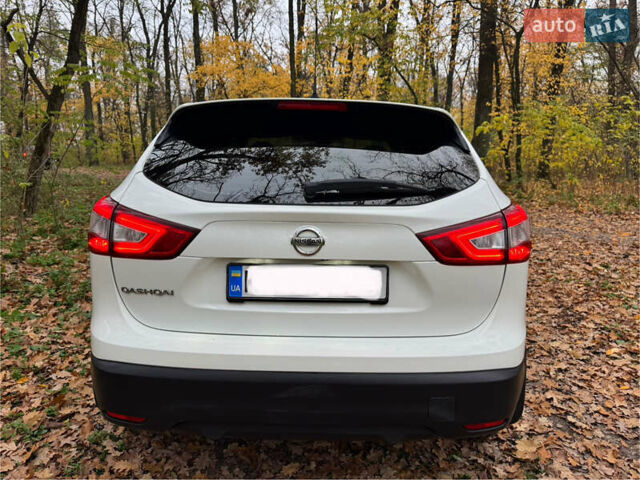 Білий Ніссан Кашкай, об'ємом двигуна 1.6 л та пробігом 137 тис. км за 14900 $, фото 9 на Automoto.ua