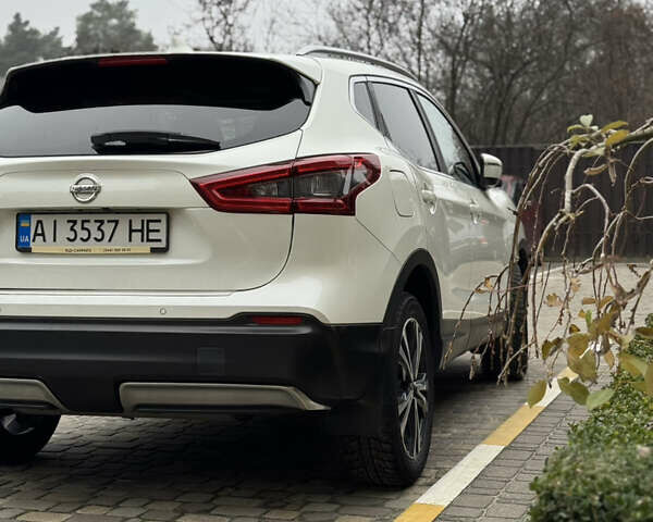 Белый Ниссан Кашкай, объемом двигателя 1.6 л и пробегом 147 тыс. км за 18900 $, фото 4 на Automoto.ua