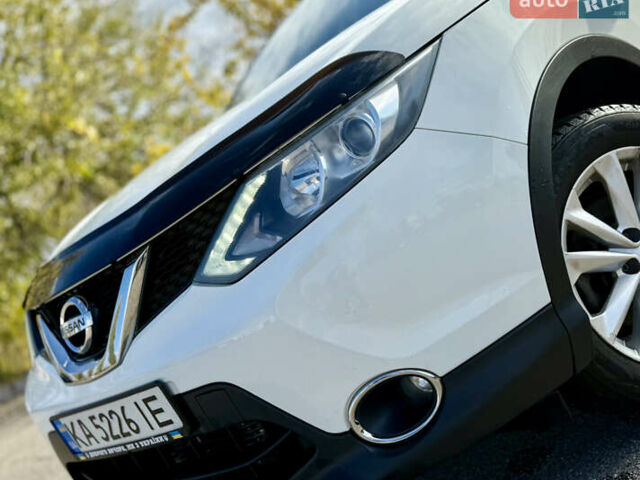 Белый Ниссан Кашкай, объемом двигателя 1.2 л и пробегом 150 тыс. км за 11700 $, фото 2 на Automoto.ua