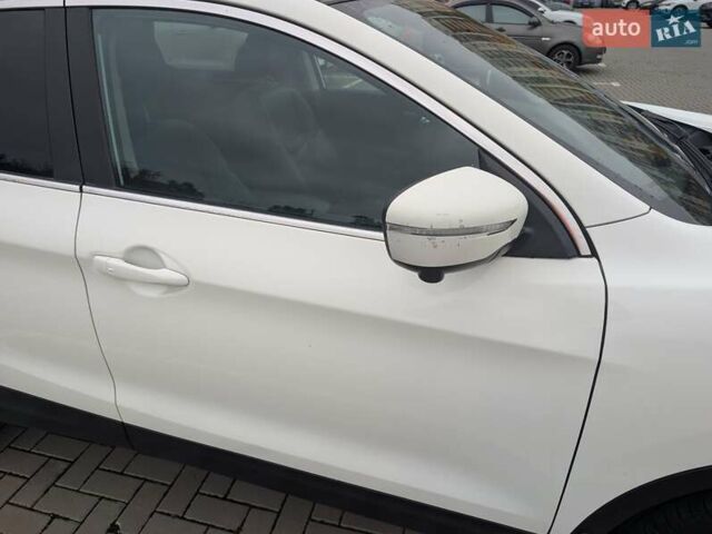 Белый Ниссан Кашкай, объемом двигателя 1.6 л и пробегом 132 тыс. км за 16500 $, фото 30 на Automoto.ua