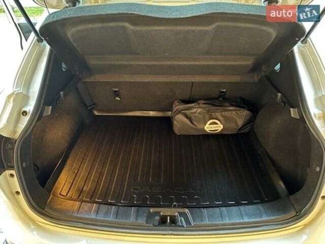 Белый Ниссан Кашкай, объемом двигателя 1.2 л и пробегом 102 тыс. км за 13500 $, фото 11 на Automoto.ua