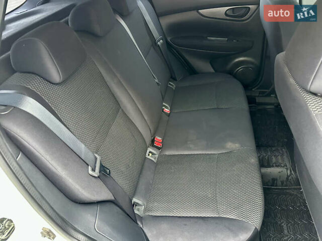 Білий Ніссан Кашкай, об'ємом двигуна 1.2 л та пробігом 56 тис. км за 14777 $, фото 32 на Automoto.ua