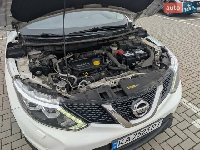 Белый Ниссан Кашкай, объемом двигателя 1.6 л и пробегом 132 тыс. км за 16500 $, фото 35 на Automoto.ua