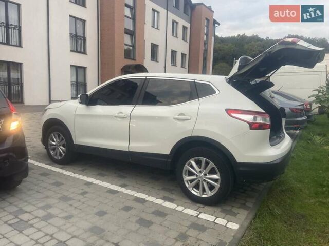 Білий Ніссан Кашкай, об'ємом двигуна 1.6 л та пробігом 210 тис. км за 17000 $, фото 5 на Automoto.ua
