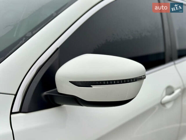 Білий Ніссан Кашкай, об'ємом двигуна 1.2 л та пробігом 56 тис. км за 14777 $, фото 15 на Automoto.ua