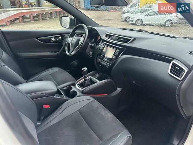 Белый Ниссан Кашкай, объемом двигателя 1.5 л и пробегом 275 тыс. км за 16700 $, фото 21 на Automoto.ua