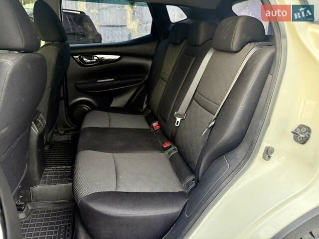 Білий Ніссан Кашкай, об'ємом двигуна 1.2 л та пробігом 171 тис. км за 15500 $, фото 7 на Automoto.ua